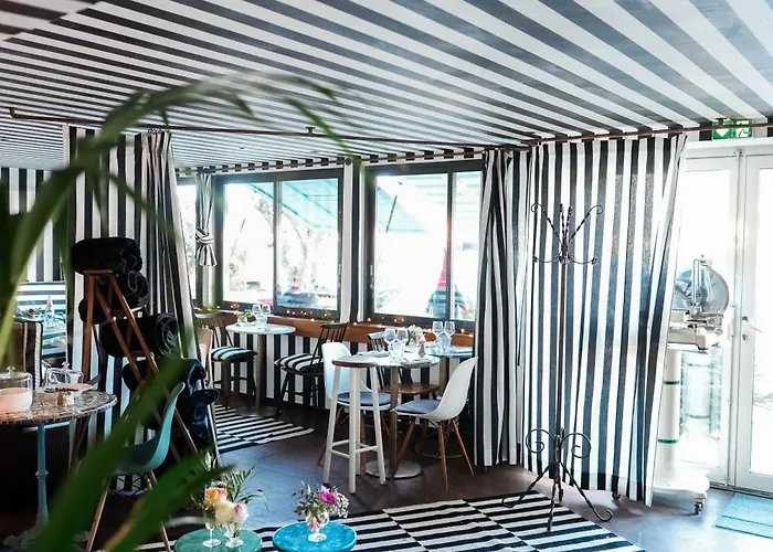 Hotel O Petit Monde à Sanary-sur-Mer