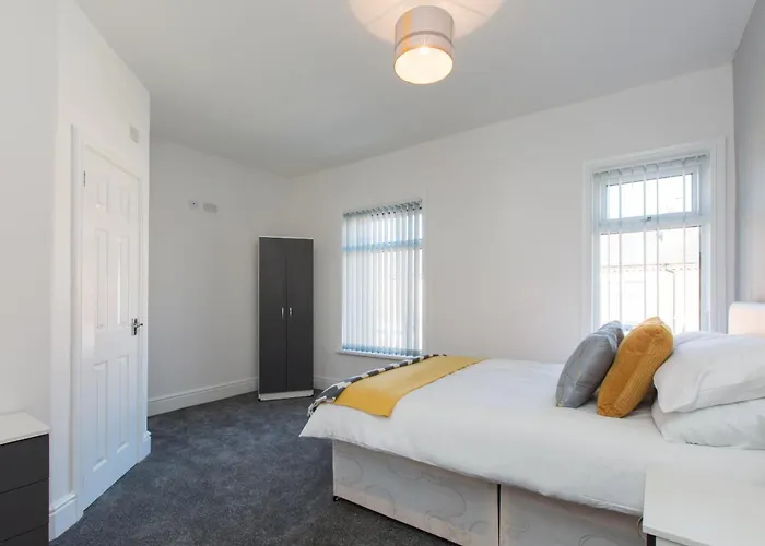 Townhouse @ 58 Brooklyn St - Crewe Hotel