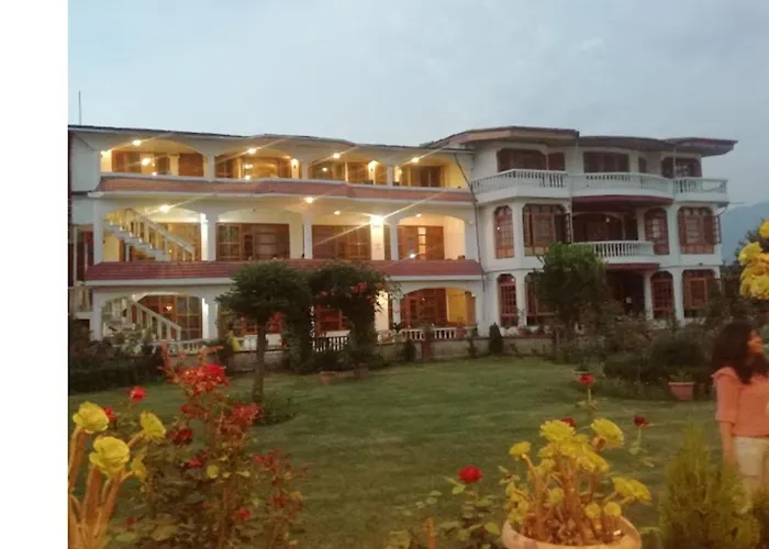 Hotel Akbar At Dal Lake Ghat Number 1 Srinagar 
