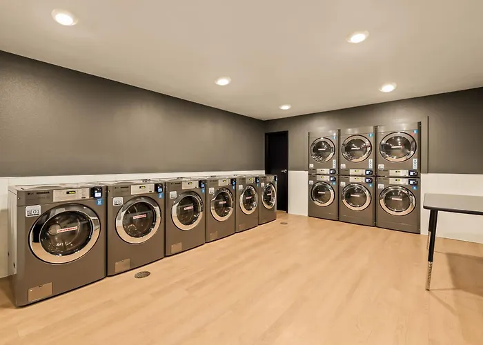 Livaway Suites Nashville-Smyrna