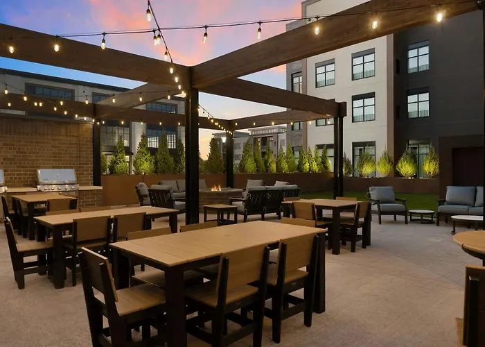 Courtyard By Marriott Milwaukee Brookfield At Poplar Creek Hotel