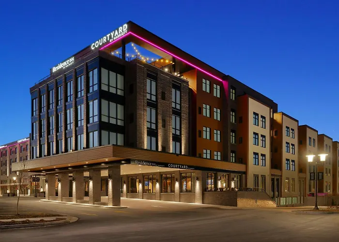 Courtyard By Marriott Milwaukee Brookfield At Poplar Creek Hotel