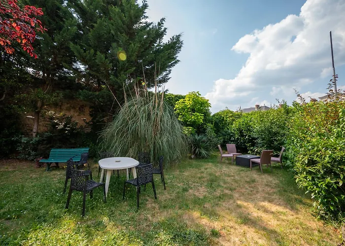 Hotellerie De Charme Le Relais Cicero Hotel-Jardin-Calme-Verdure- Un Relais Du XVII En Centre Au Detour Du Zoo La Flèche