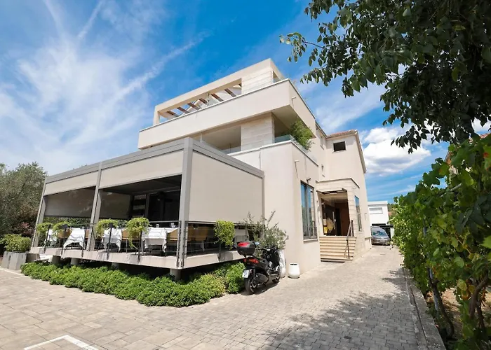 Rooms & Restaurant Matanovi Dvori Sukošan