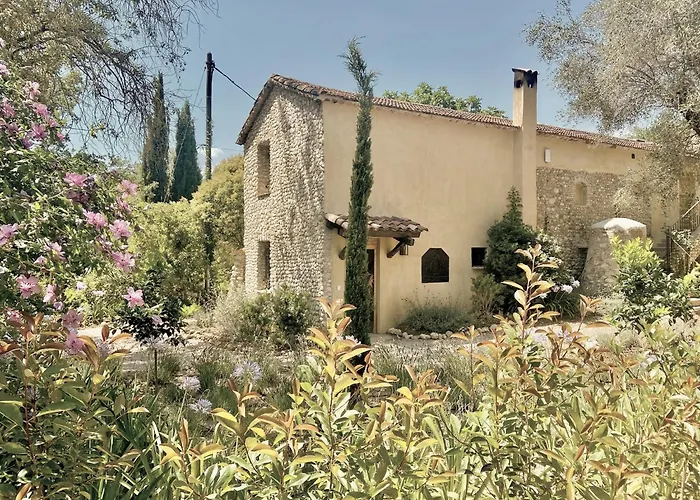 Toile Blanche Hotel Saint Paul de Vence