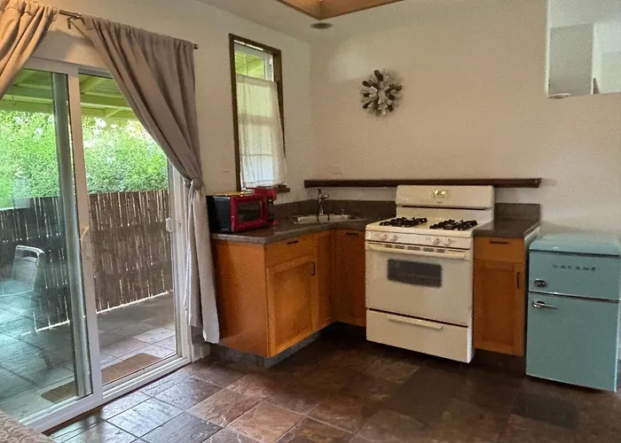 Banyan Tree B&B Retreat Makawao