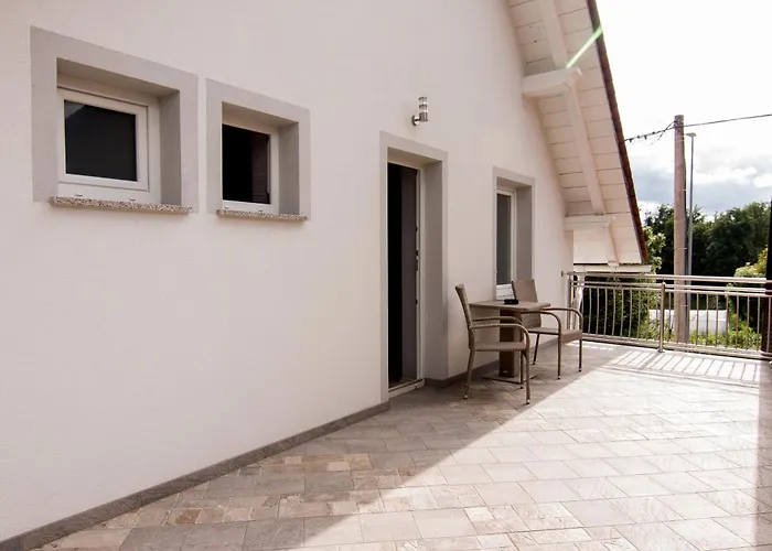 Vila Lemic Postojna