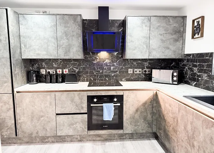 Under New Top Rated Management I Stylish 2Br Apartments I Central Hub I Free Parking I Work Ready Amenities Peterborough