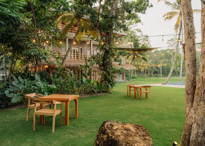 Blue Waves Surf House - Jungle Villa Ahangama