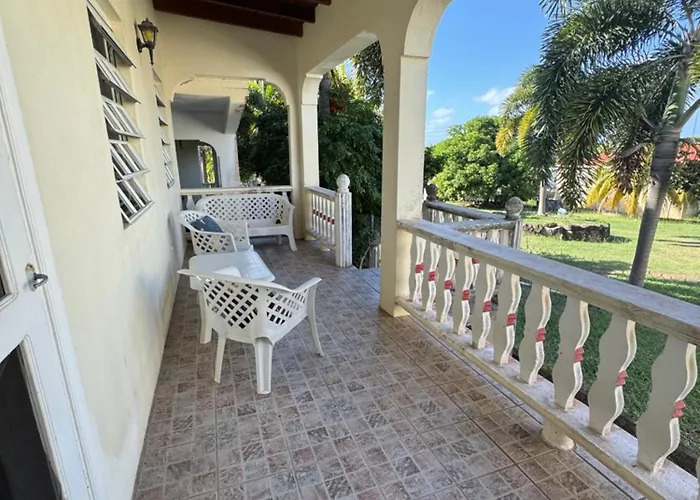 Cotton Heights Guest House NEVIS