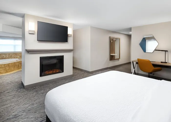 Holiday Inn Express & Suites - Green Bay East By Ihg