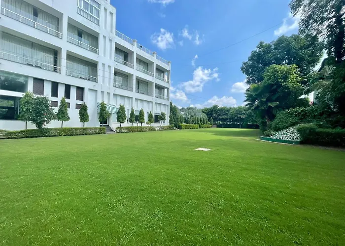 Winsome Resort & Spa Corbett Ramnagar 