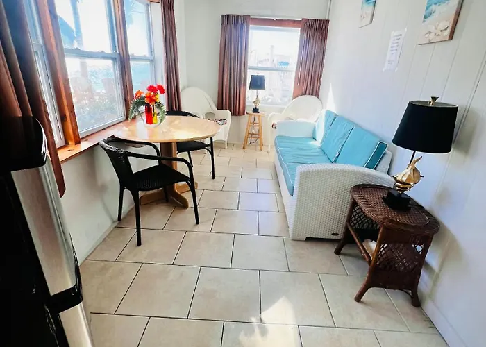 Buccaneer Quarters&Suites Marathon