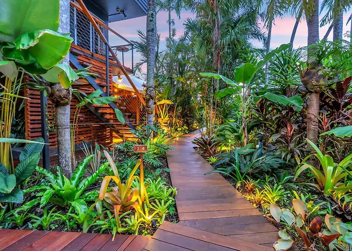 The Palms At Palm Cove Aparthotel