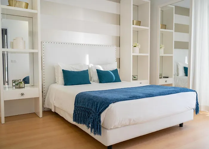 By The Sea - Nazare Bed & Breakfast