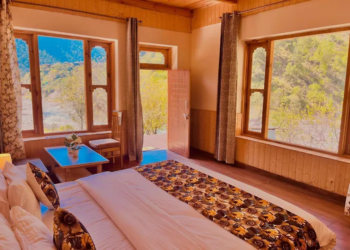 Himalayan River Resort, Manali - #Riverside # Private Parking # Scenic River & Mountain View # Open Cafe # Spacious Rooms