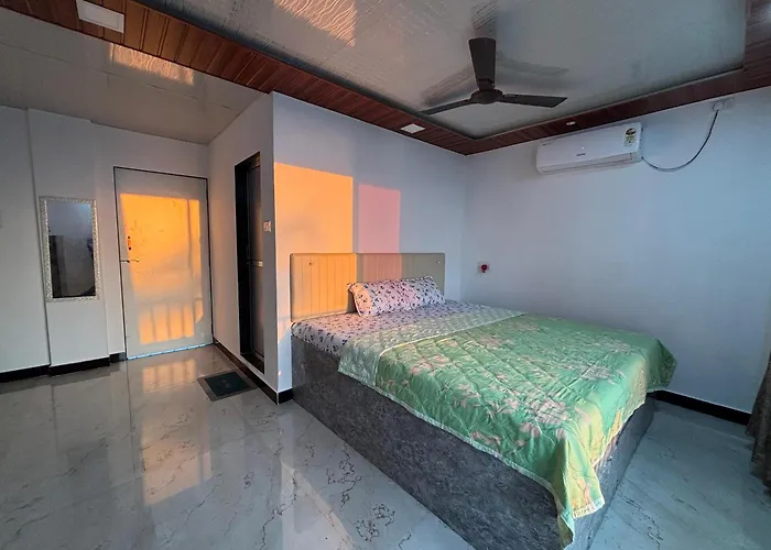 Sea Royal Rooms And Cafe Virar