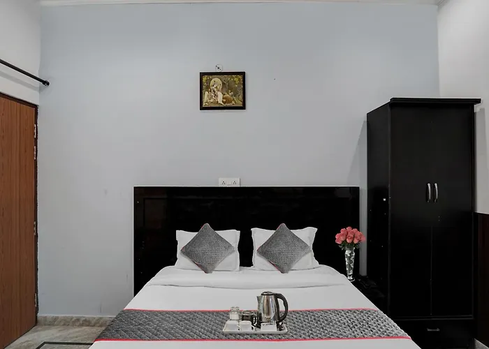 Collection O Samira Residency Near Botanic Garden Of Indian Republic Hotel Noida