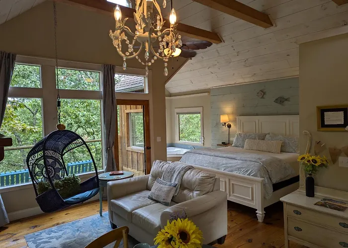 Enchanted Treehouses Eureka Springs