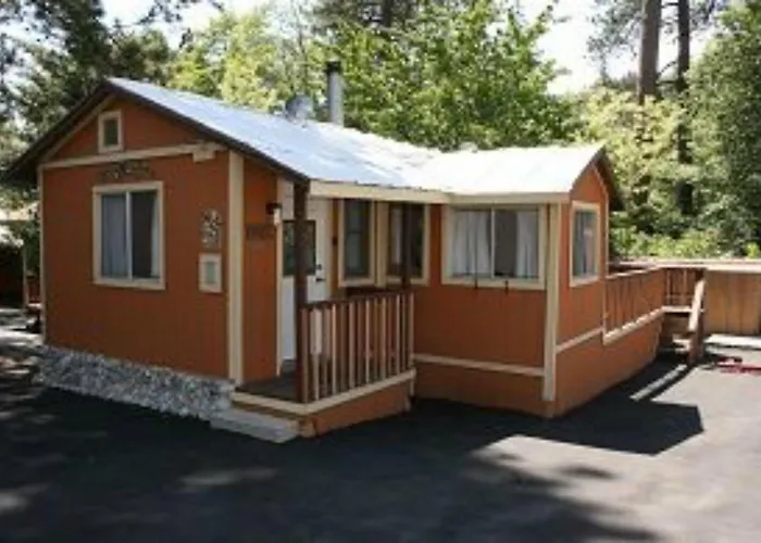 Sleepy Hollow Cabins And Hotel Crestline