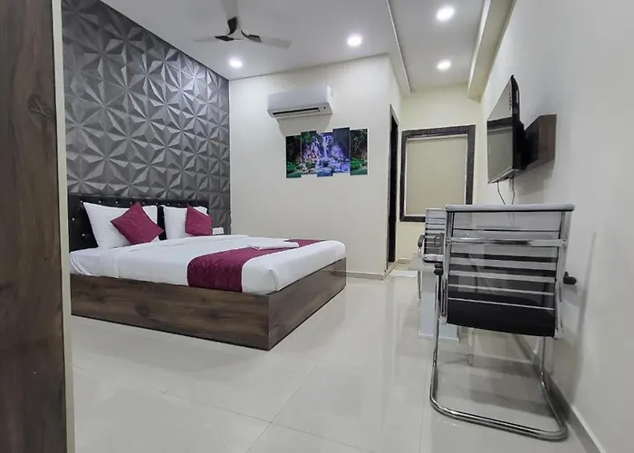 Hotel Vaishnavi Grand Mirialguda