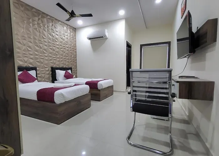 Hotel Vaishnavi Grand Mirialguda