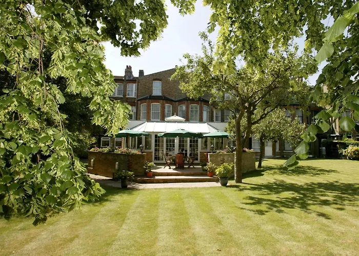 Glenlyn Hotel & Apartments London