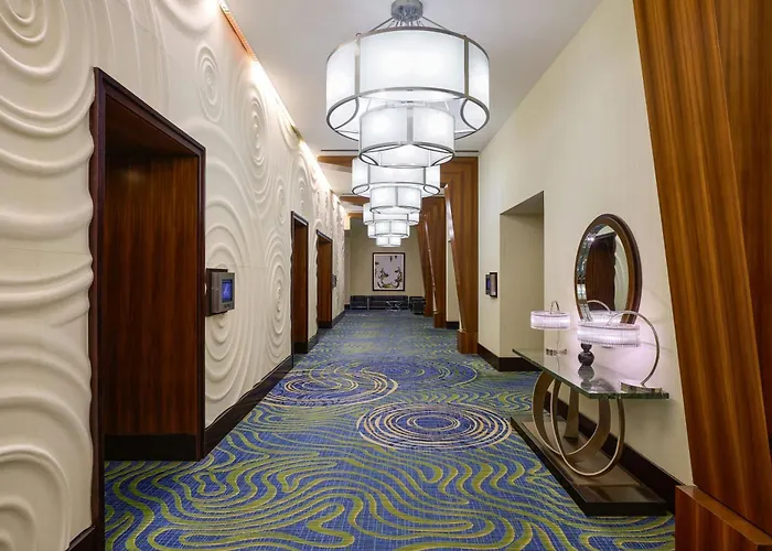 Renaissance Arlington Capital View Hotel
