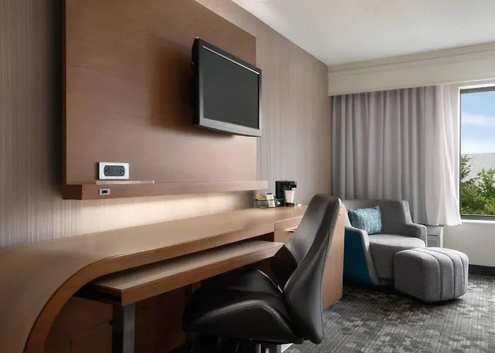 Courtyard By Marriott Dayton North Hotel