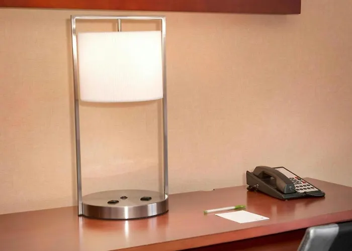 Courtyard By Marriott Hartford Windsor Airport Hotel