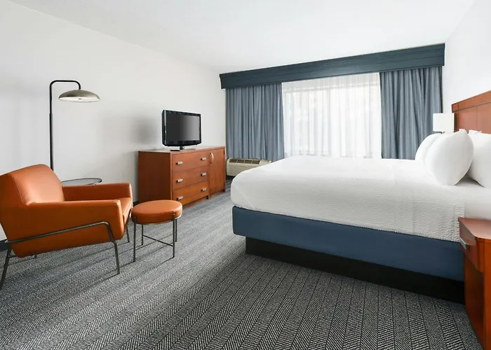 Courtyard Hartford Farmington Hotel