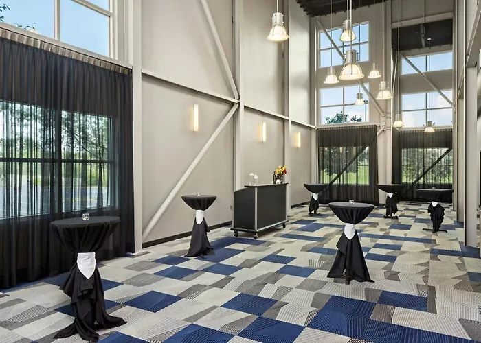 Delta Hotels By Marriott Milwaukee Northwest Menomonee Falls