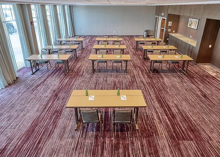 Courtyard By Marriott North Brunswick Hotel