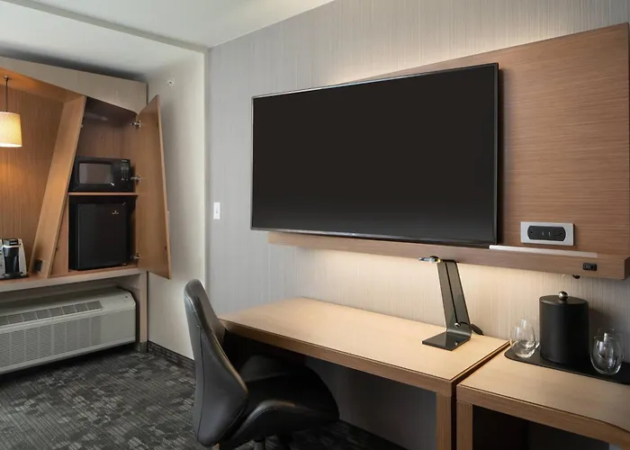 Courtyard By Marriott Lafayette South Hotel