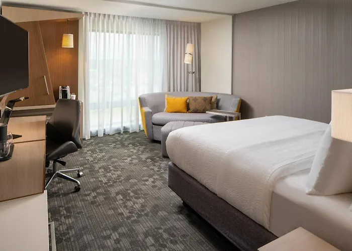Courtyard By Marriott Lafayette South Hotel