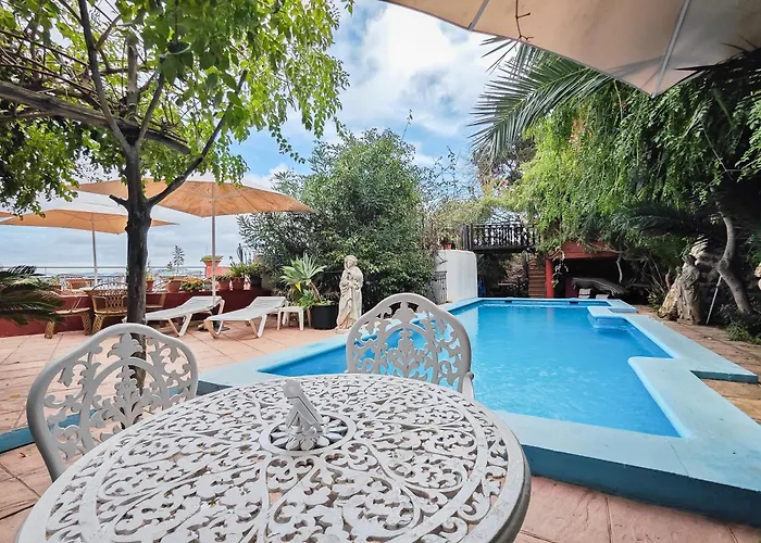 Navila Estudio en la piscina Ibiza