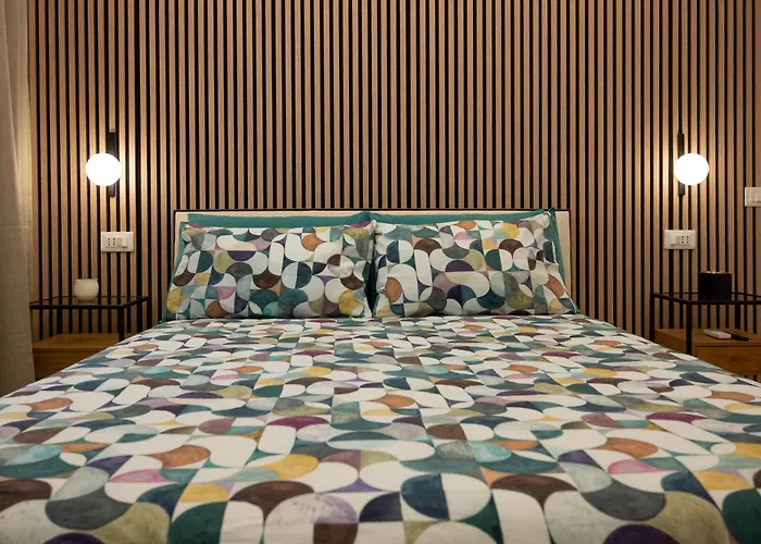 Suite 33 Naples