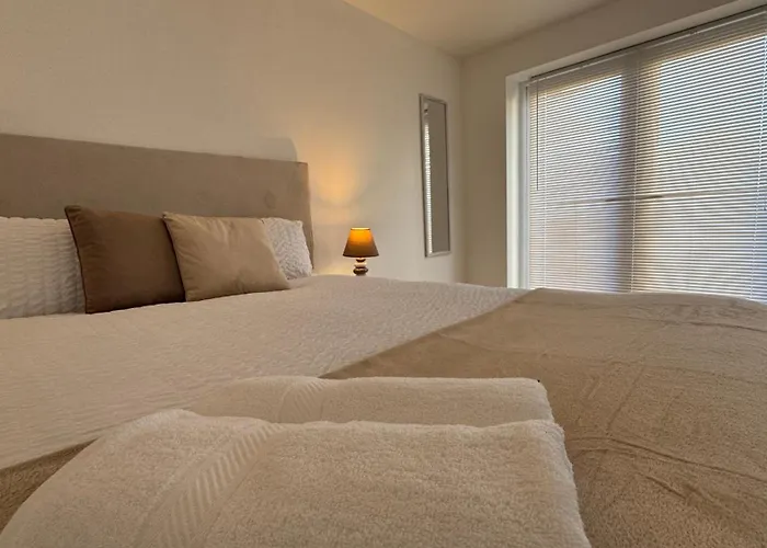 Little Luxe Shared House Hotel Bristol