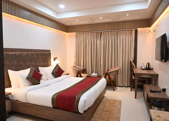 Hotel Sainik Grand Varanasi