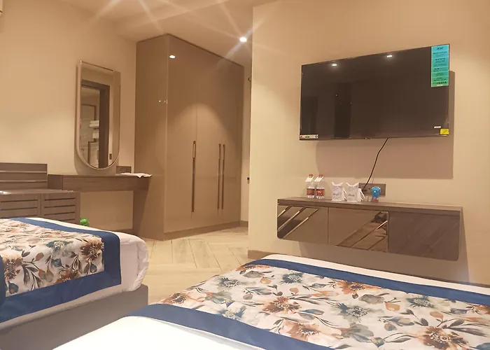 Qotel Signature Coleman Janakpuri Delhi 