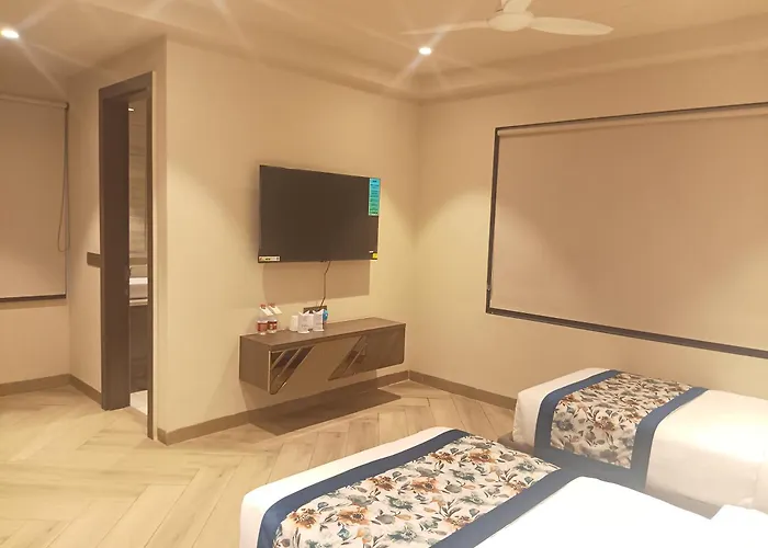 Qotel Signature Coleman Janakpuri Near District Centre & Pacific Mall Delhi 