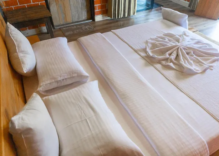 Bed and Breakfast Hobbit Hole Hideaway Ella