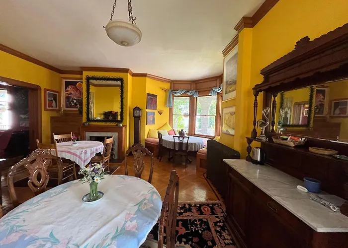 Queen'S View Bed And Breakfast Bayfield