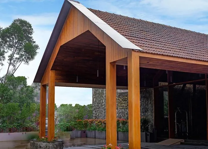 Raarees Mist Resort Munnar