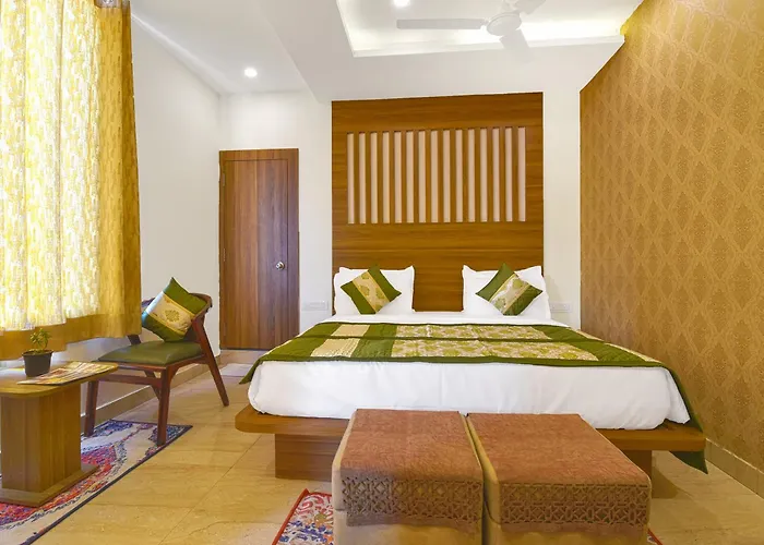 Sky Blu Hotel And Rooftop Restaurant Udaipur
