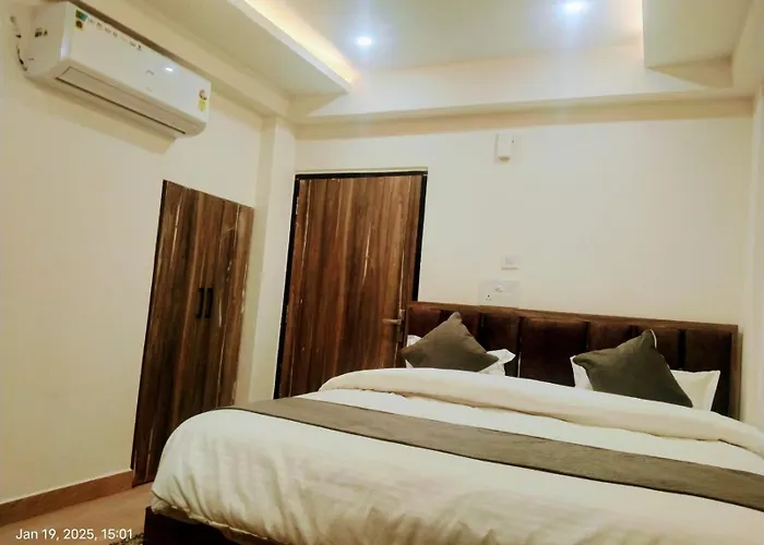 Hotel Abhinandan Ayodhya