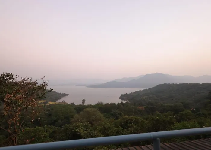 Nisarg Farm Mulshi Bed & Breakfast