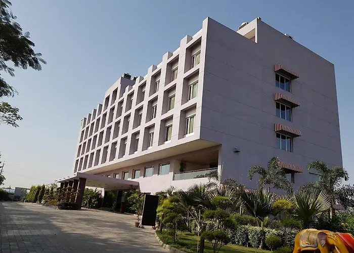 Nandan Kanan Hotel & Resort Dewas