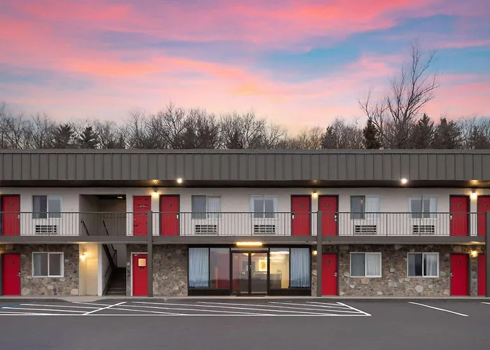 Super 8 By Wyndham Hazleton Motel
