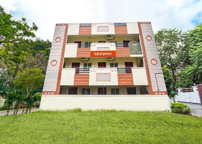 Fabexpress Clover Castle - Nr Coimbatore International Airport